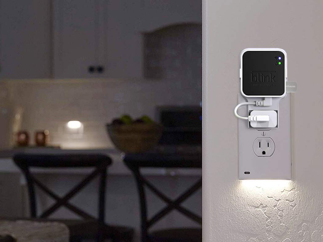 256GB USB Flash Drive & Outlet Mount T474