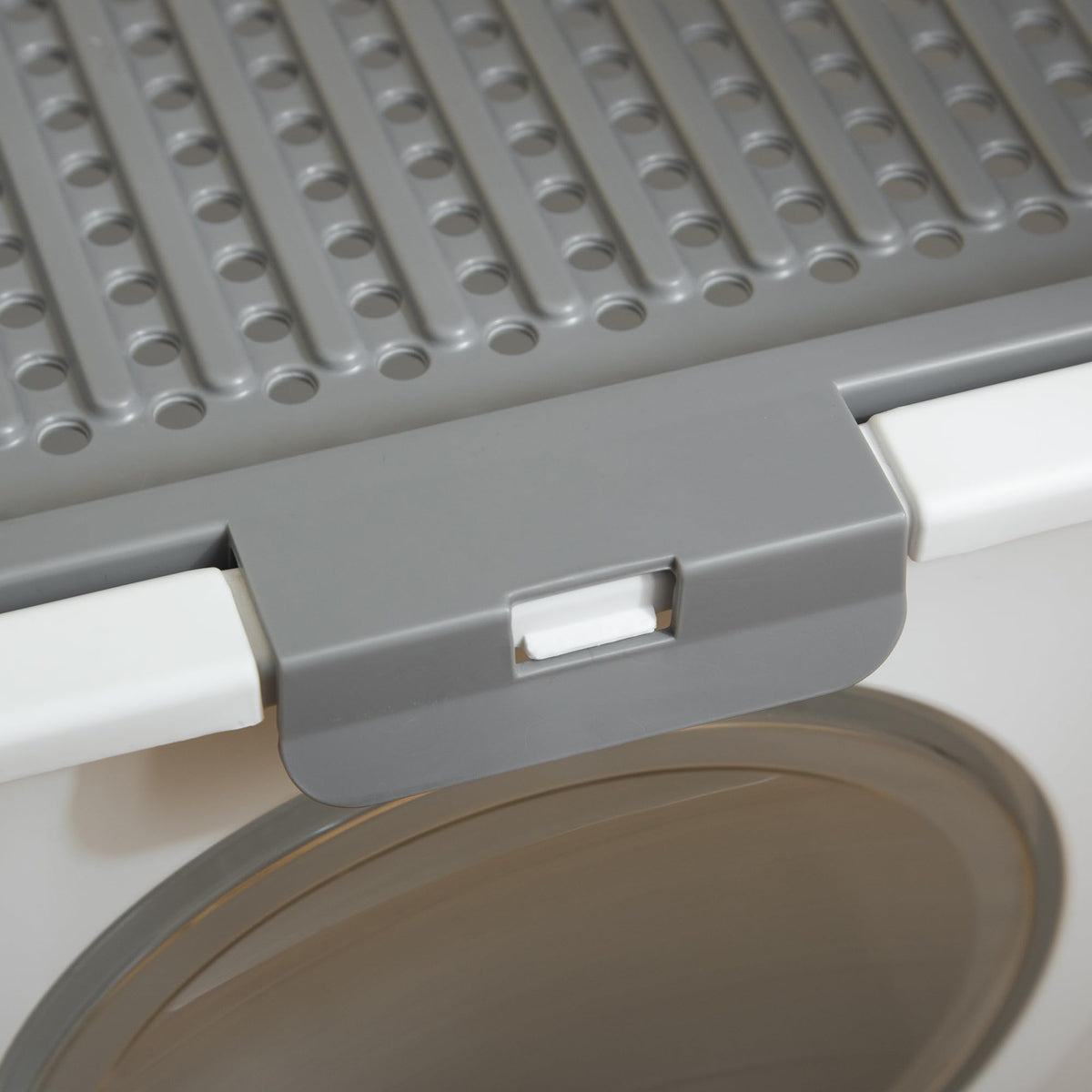 Covered Cat Litter Box with Scoop, White S27605